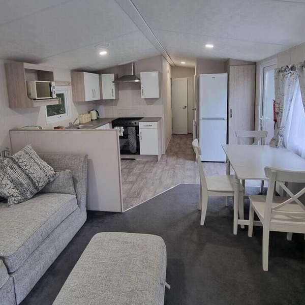 Charming 2-Bed Static in Saint Columb