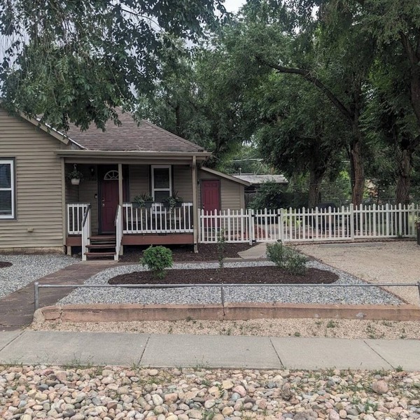 Charming 2 bedroom Home with Office!