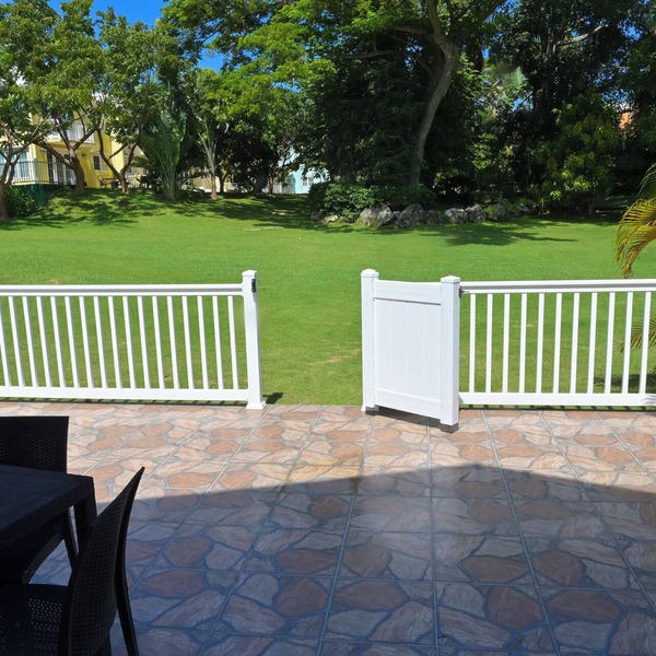 Charming 2-bedroom beach house with WiFi, AC in beautiful Negril