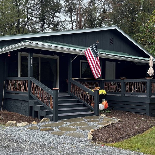 Charming 2-bedroom house in beautiful Cedar Mountain 4.5 miles to Pretty Place