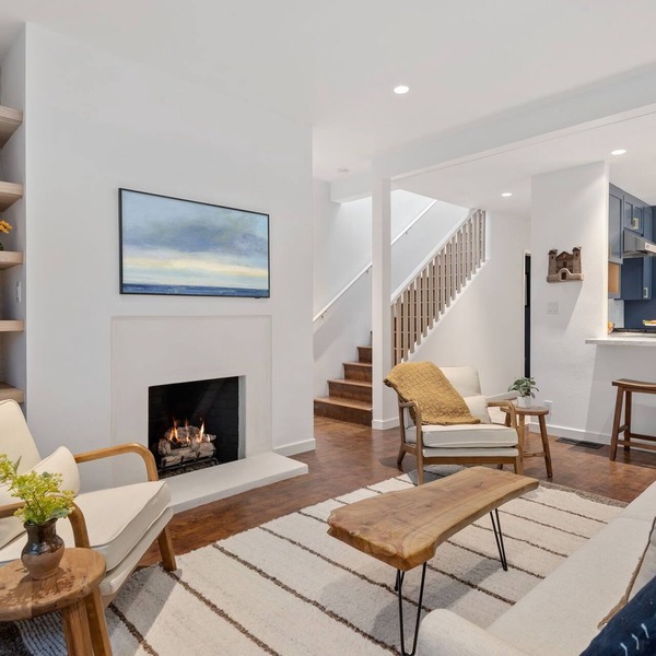 Charming 2-Bedroom Condo in Santa Barbara's Arts District, ideal for relaxation.