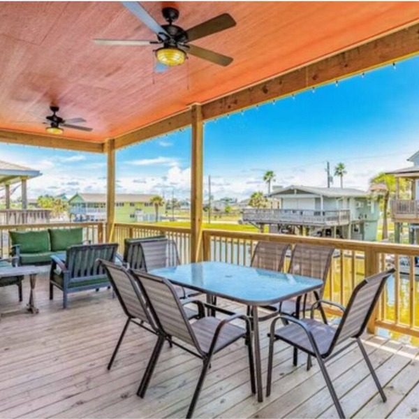 Charming 2-bedroom cottage on the canal in Jamaica Beach.