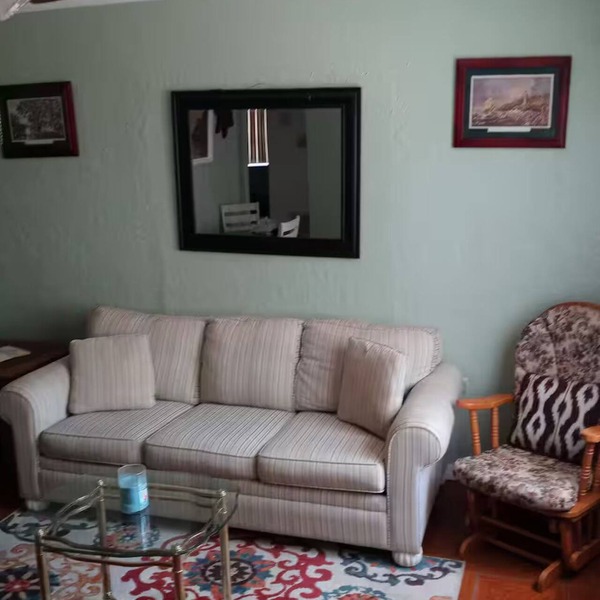 Charming 2-bedroom cottage in enjoyable Pinellas Park with AC, WiFi, and more