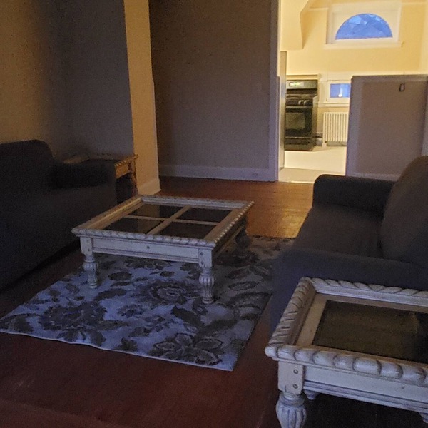 Charming 2-bedroom apartment in nice Historic Plainfield with WiFi, AC.