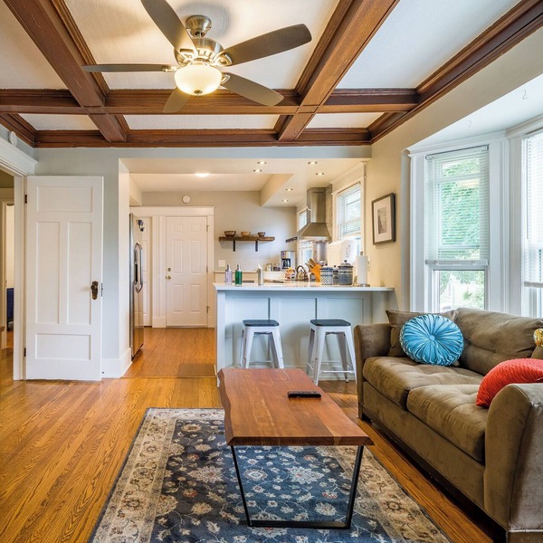 Charming 2-bedroom apartment close to everything on quiet street
