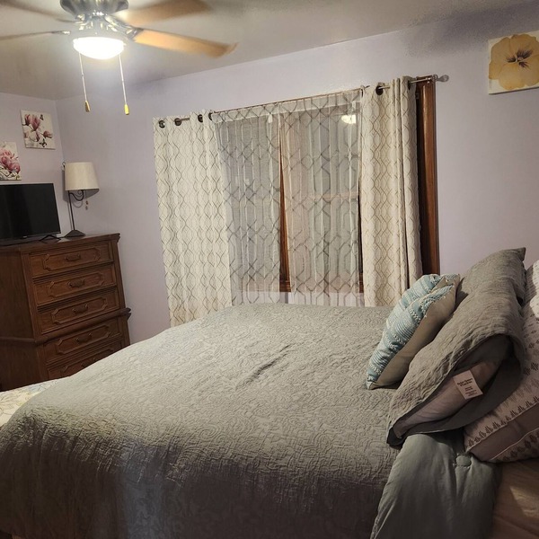 Charming 2-bedroom apartment with AC in vibrant Austin,Mn