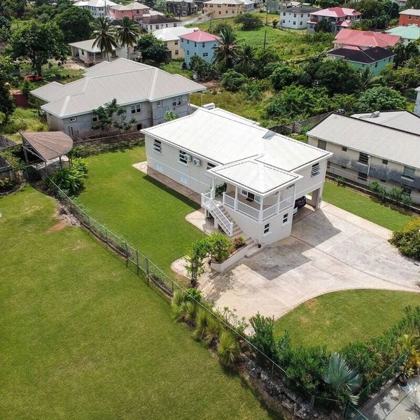 Charming 2-bedroom apartment with, pool, AC, WiFi in lovely Welches, Barbados