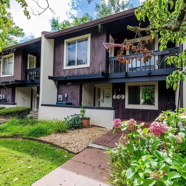 Charming 2-bedroom Bryce Resort Townhouse. Wifi. Pool. Ski. Activity Center.
