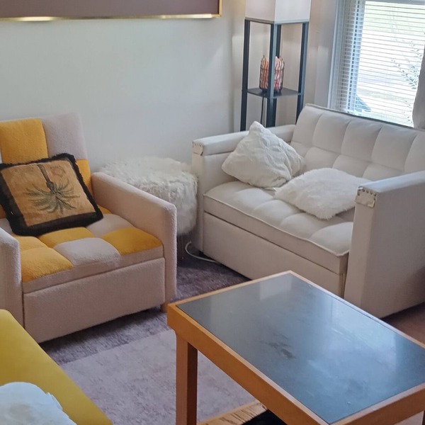 Charming 2-bedroom building with fitness room and AC in Clairton