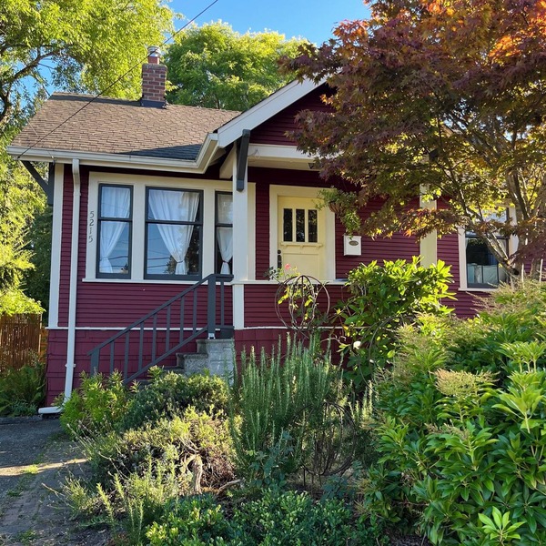 Charming 2-bedroom bungalow in Seward Park