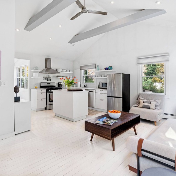Charming 2-bedroom cottage in Sag Harbor with AC, WiFi