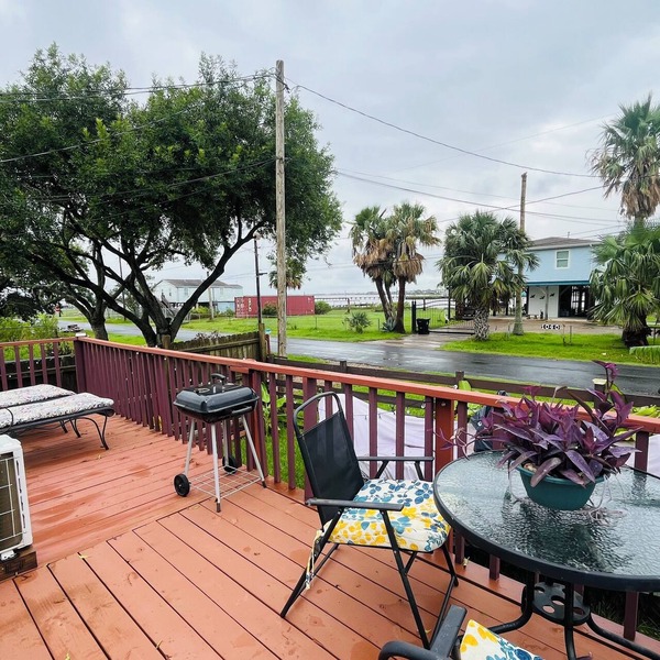 Charming 2-bedroom cabin with WiFi, AC in tranquil surrounding.