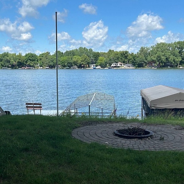 Charming 2-bedroom cabin on beautiful Lake Francis in Elysian, MN