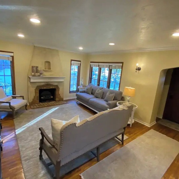 Charming 2-bedroom cottage in Bountiful with WiFi and AC