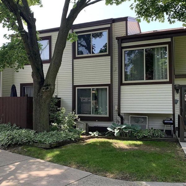 Charming 2-bedroom condo with AC, WiFi in delightful Suburban Milwaukee
