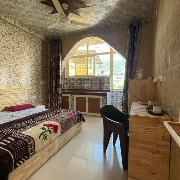 Charming 2-bedroom home in fabulous Rishikesh with WiFi, AC