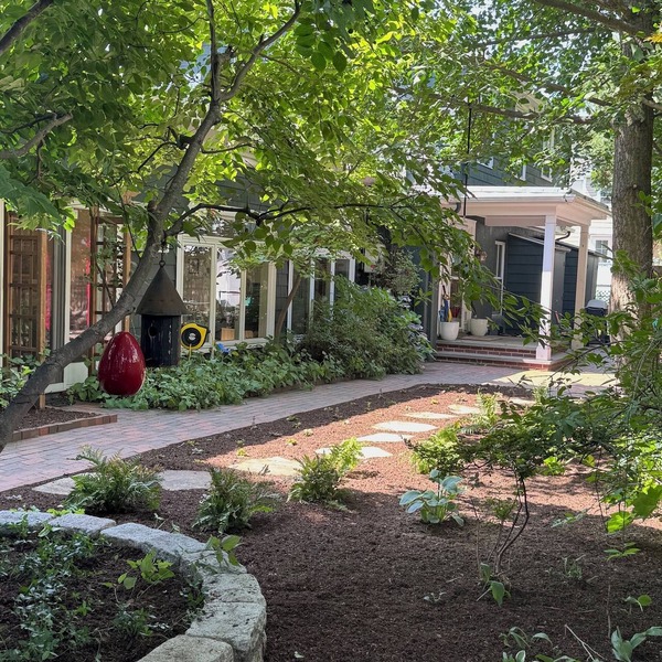Charming 2-bedroom house with a hidden garden in lovely Cambridge.