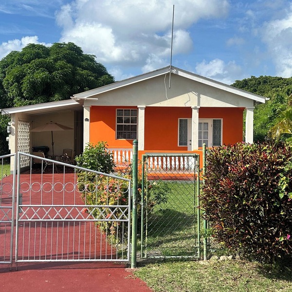 Charming 2-bedroom house on fabulous West Coast with AC, WiFi