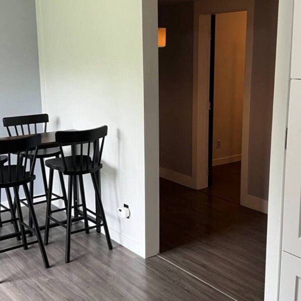 Charming 2-bedroom house in delightful Kelowna with WiFi, AC
