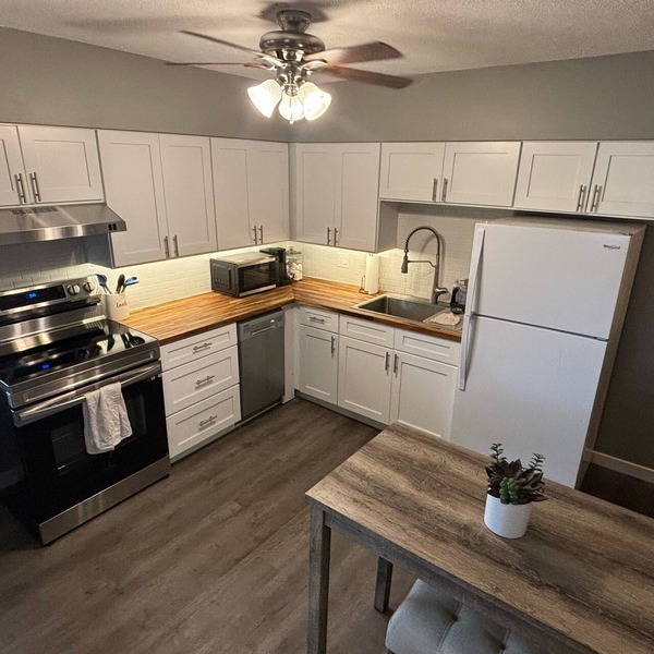 Charming 2-bedroom house in serene Creston with AC