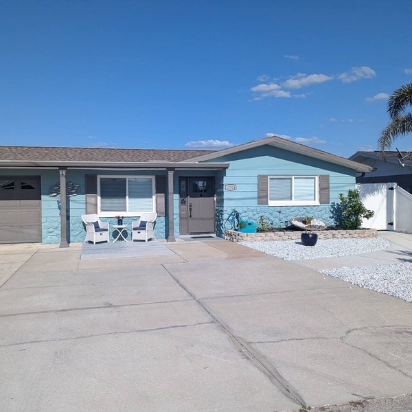 Charming 2-bedroom house in peaceful Hudson.