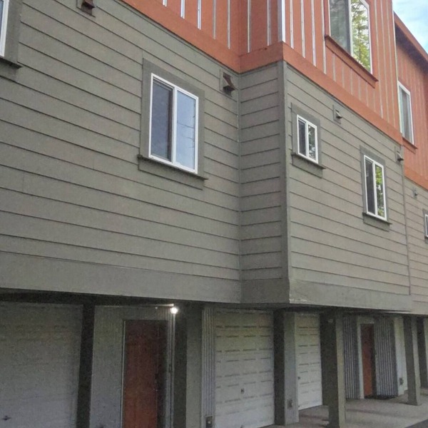 Charming 2-bedroom townhome with WiFi, AC in enchanting Seattle