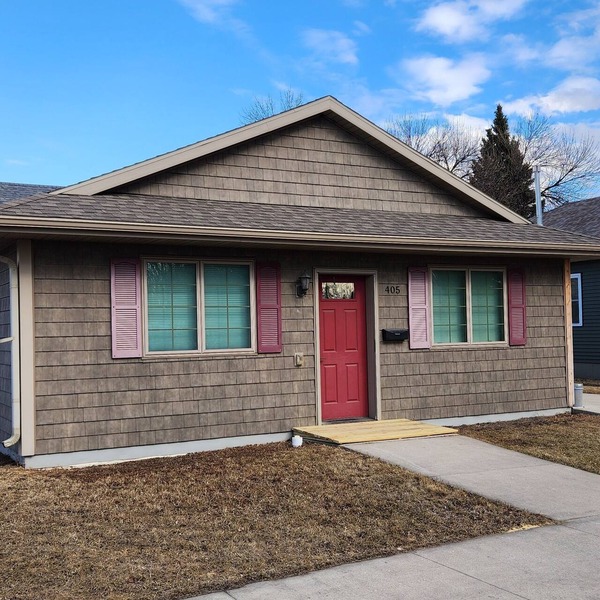 Charming 2-bedroom house in delightful Grand Forks with WiFi