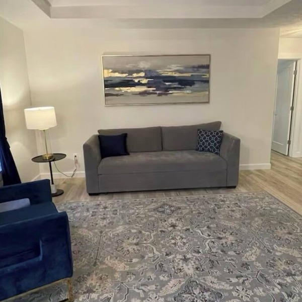 Charming 2-bedroom condo in lovely Springfield with AC