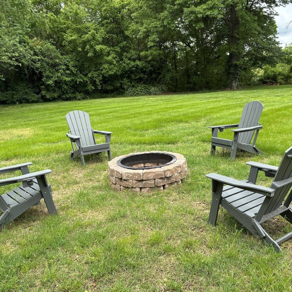 Charming 2-bedroom house on 1+ acres in West Paducah with Patio, Firepit & Wifi