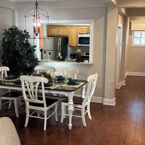 Charming 2-bedroom condo in superb Williamsburg with WiFi, fitness room