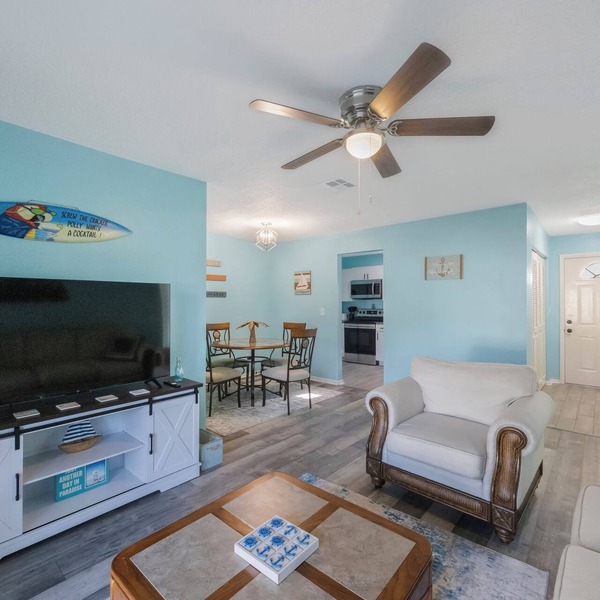 Charming 2-bedroom villa in Seminole with pool, WiFi and AC