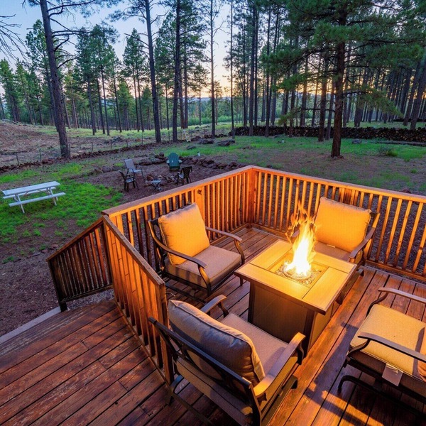 Charming 2-bedroom with loft cabin with AC, WiFi in tranquil Parks, AZ. Sleeps 6