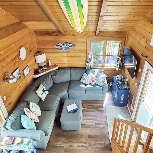 Charming 2BD Deck 2 Condo-A/C, Private Deck w/Wooded View, Outdoor Shower, Close to Everything
