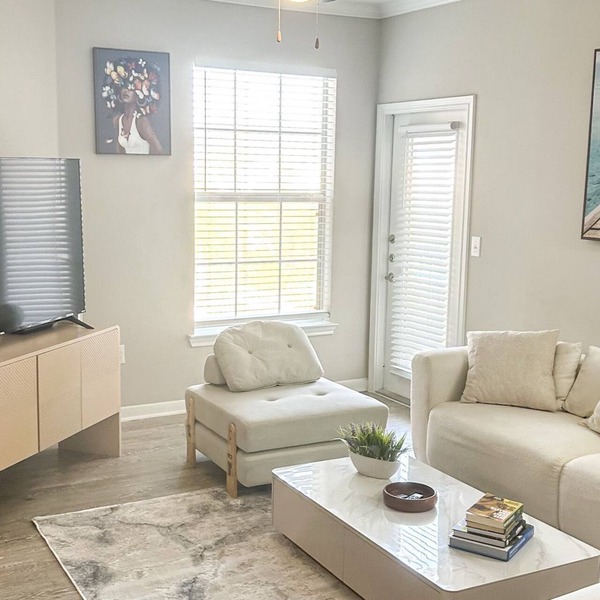 Charming 2BR/2BA Magnolia Pool Gym Oasis