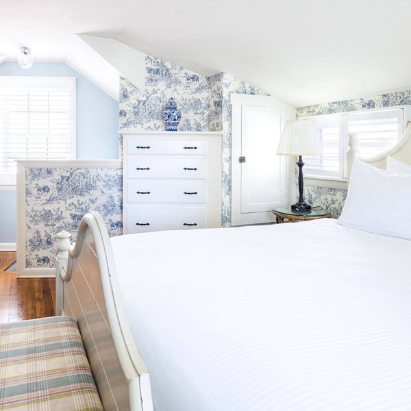 Charming 2BR Cottage | Porch & Full Kitchen