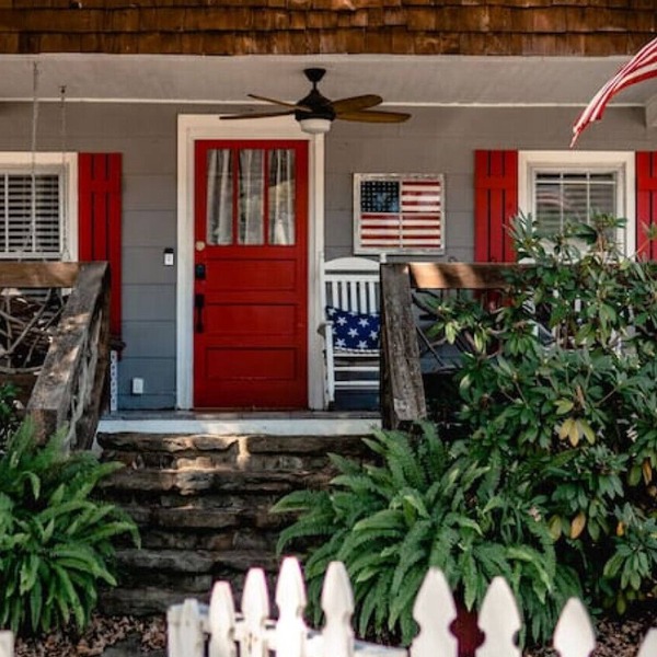 Charming 2BR Cottage in Downtown Blue Ridge – Walk to Shops & Dining