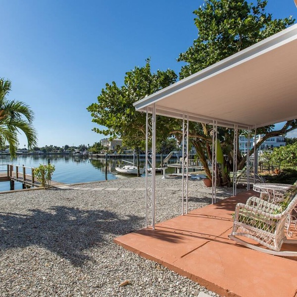 Charming 2BR WATERFRONT home in Indian Rocks Beach, perfect for a coastal getaway!