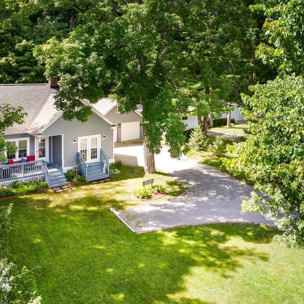 Charming 3/2 Bungalow: Bay Views & access, Minutes to town Tart tail, Beaches
