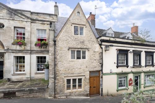 Charming 3-Bed Cottage in Central Stroud