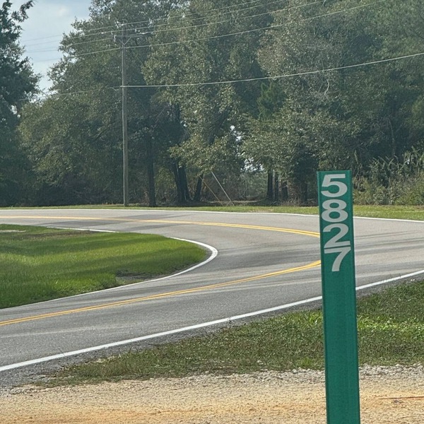 Charming 3-bedroom house with AC and WiFi in brilliant DeFuniak Springs