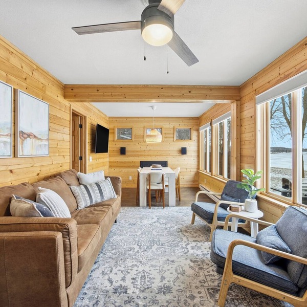 Charming 3-Bedroom Lakefront Cabin on Lake Lida by Maplewood State Park