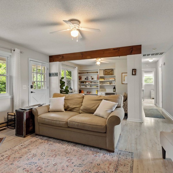 Charming 3-bedroom cottage with AC, WiFi and more in Rehoboth Beach