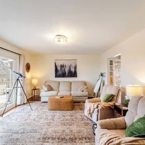 Charming 3-bedroom house with Firepit andcoldplunge in peaceful Sharon Springs