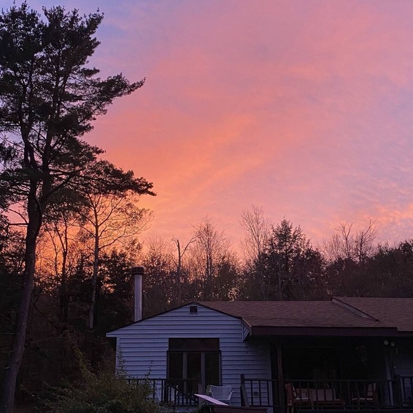 Charming 3-bedroom cottage in Roscoe for a relaxing Catskills stay