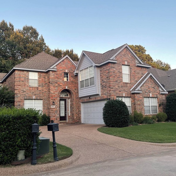 Charming 3-bedroom estate with game room, remote work spaces near Lake Arlington