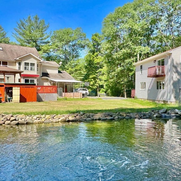 Charming 3-bedroom guest cottage in tranquil Effort with AC,Hot tub, Pool, Steam