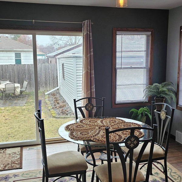 Charming 3-bedroom house in serene Crystal with WiFi, AC, laundry room