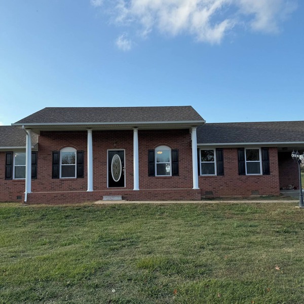 Charming 3-bedroom house with WiFi and AC in beautiful Loretto