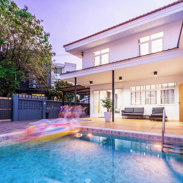 Charming 3-bedroom Pool villa with WiFi and AC in fabulous Wattana
