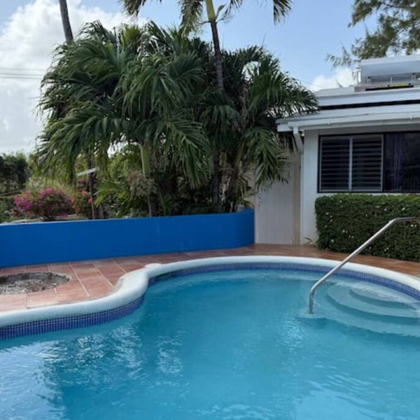 Charming 3-bedroom villa with Pool, WiFi, AC in Long Bay near Sam Lords Castle.